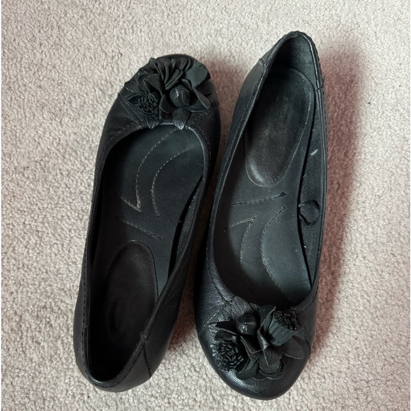 Leather flower flats - Picture 1 of 2